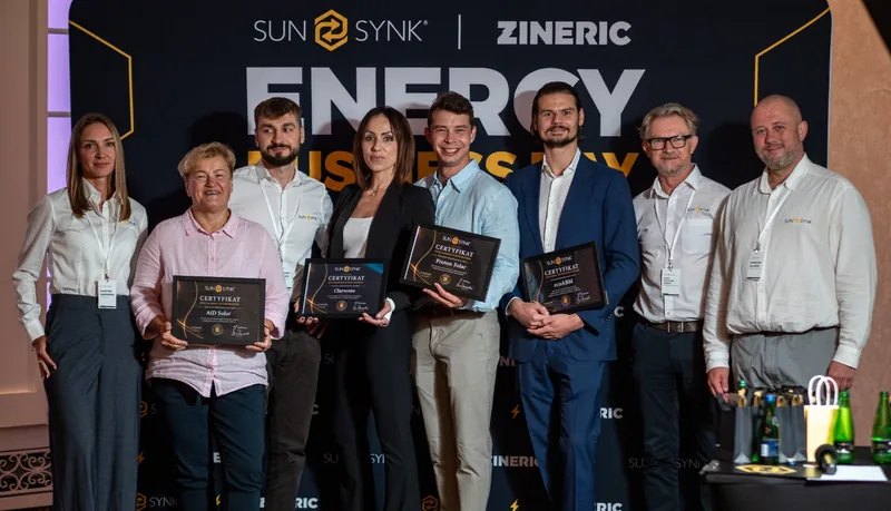 Wręczenie certyfikatów oficjalnych dystrybutorów Sunsynk podczas Energy Business Day w Jachrance.