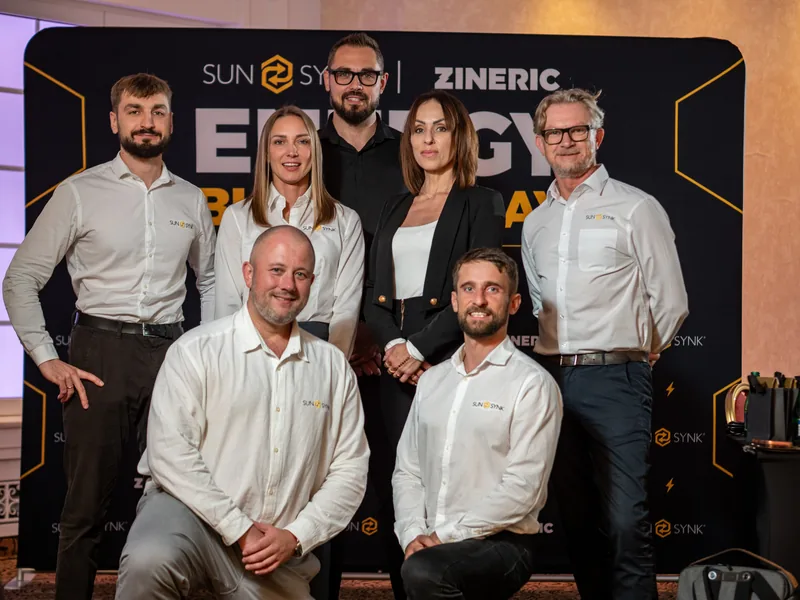 Wspólne zdjęcie przedstawicieli Clarvento i zespołu Sunsynk podczas Energy Business Day w Jachrance.